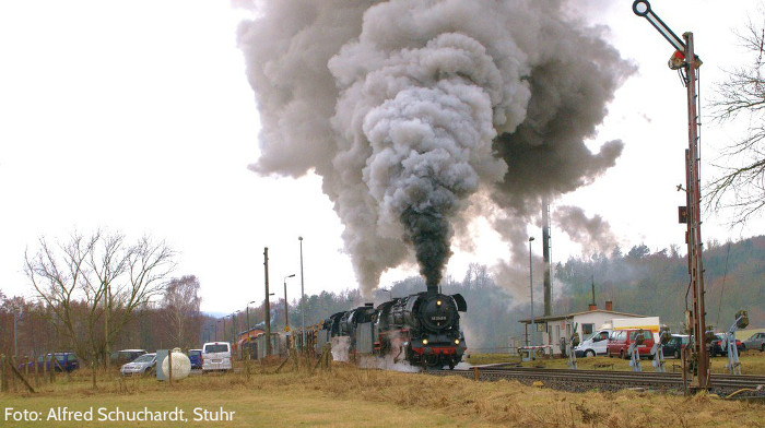 44&nbsp;2546 + 44&nbsp;1486 mit DGz&nbsp;202 nach Eisenach, Ausfahrt Oberrohn, um 9:05h am 11.04.2013