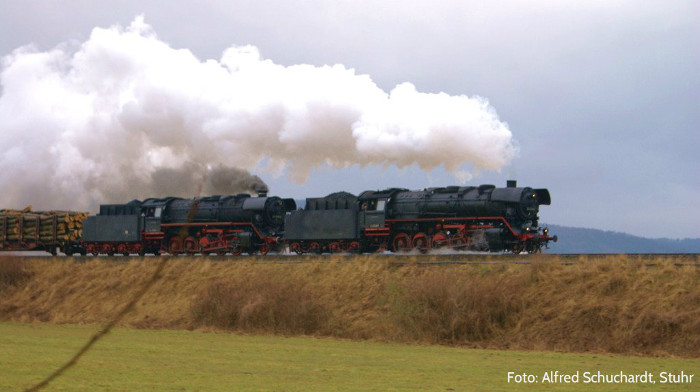 44&nbsp;2546 + 44&nbsp;1486 mit DGz&nbsp;202 von Salzungen nach Eisenach, fotografiert bei Unterrohn, um ca.8:55h am 11.04.2013