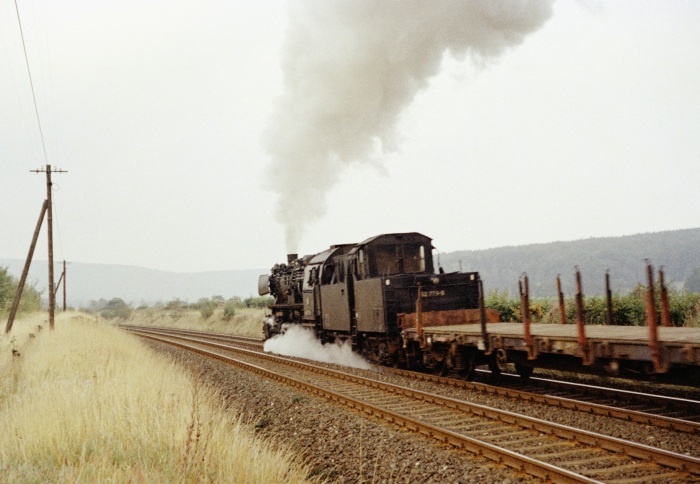 052&nbsp;779 mit Güterzug bei Seesen am 11.10.1974