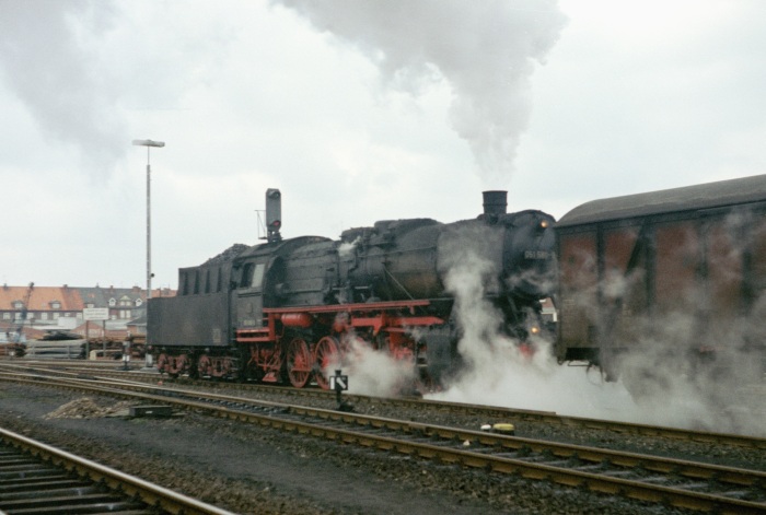 051&nbsp;580 rangiert in Emden, 18.03.1975