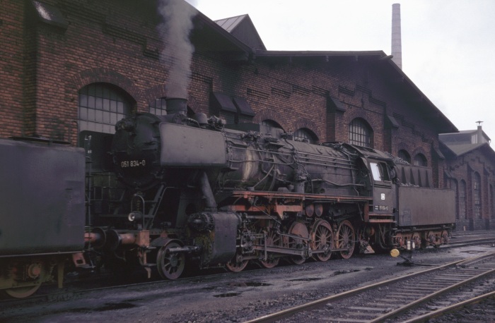 051&nbsp;834 im Bw Saarbrücken, am 15.05.1975