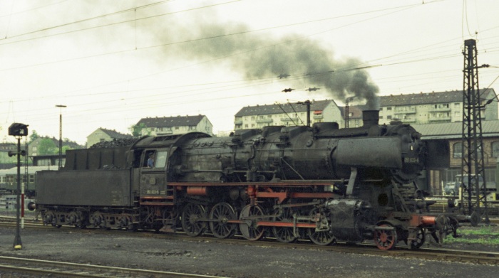 051&nbsp;633 Umsetzen in Saarbrücken Hbf, am 15.05.1975