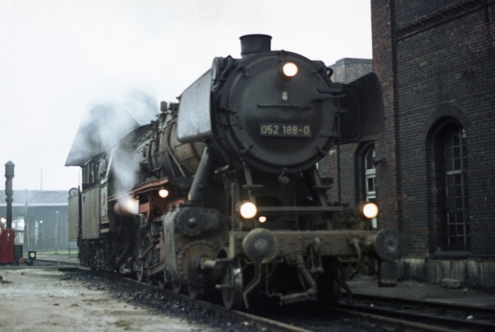 052&nbsp;188 im Bw Uelzen, am 08.11.1975