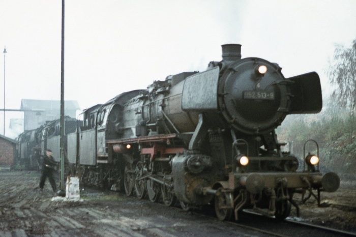 052&nbsp;513 im Bw Uelzen, am 08.11.1975