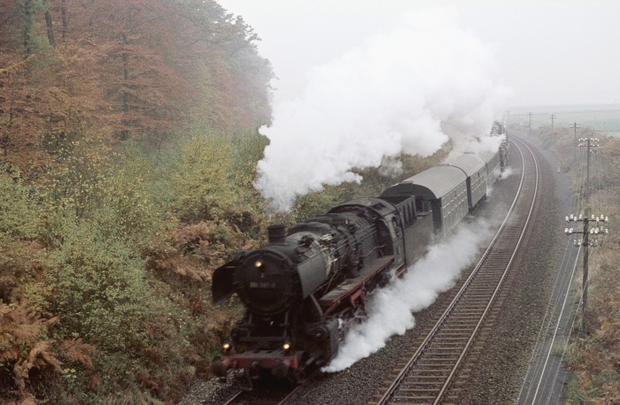 051&nbsp;397 mit Militärzug bei Ebstorf, 08.11.1975