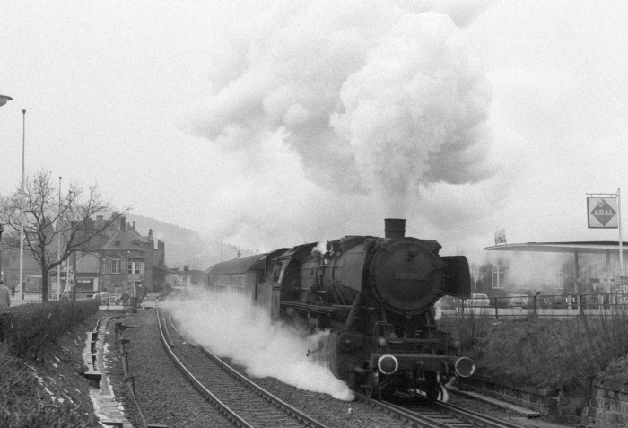 050&nbsp;439 mit E 3547 Ausfahrt Goslar, am 25.03.1976