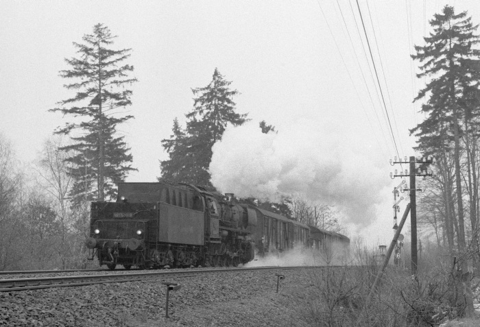 050&nbsp;580&nbsp;Tv mit Ng 67128 hinter Goslar, um 17:45h am 25.03.1976