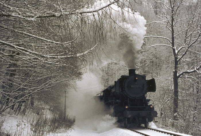 050&nbsp;737 hinterm Walkenrieder Tunnel, 19.03.1976