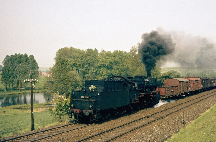 050&nbsp;249&nbsp;Tv mit Güterzug Richtung Ellrich bei Barbis, 29.05.1976