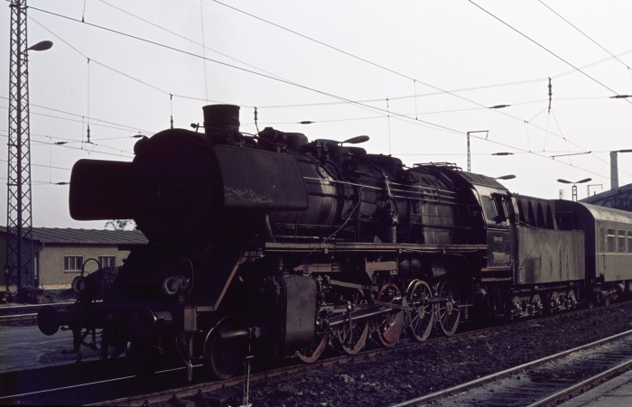 50&nbsp;1945 vor P&nbsp;8401 in Dresden-Neustadt, 13.07.1976