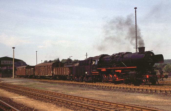 50&nbsp;1432 vor Güterzug im Bahnhof Nossen, 15.08.1978