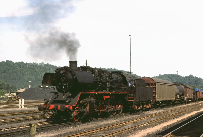 50&nbsp;1945 vor Güterzug im Bahnhof Nossen, 15.08.1978