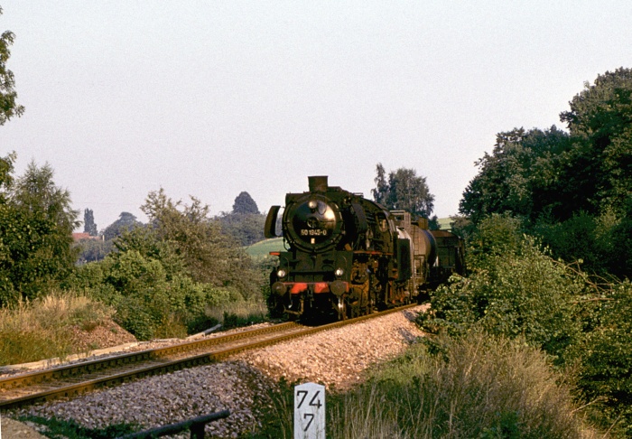 50&nbsp;1945 mit Güterzug bei Deutschenbora, 21.08.1978