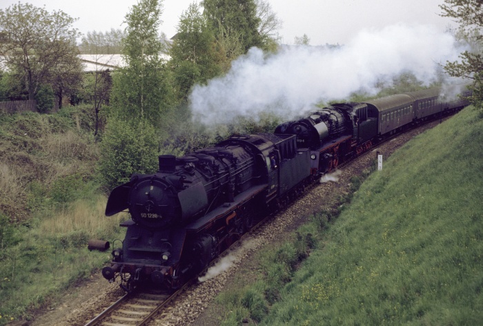 50&nbsp;1298 + 35&nbsp;1113 vorm P&nbsp;15768 bei Lommatzsch, 03.09.1982