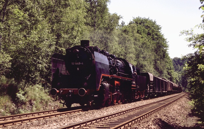 50&nbsp;1849 Güterzug bei Poppenwald, 03.06.1985