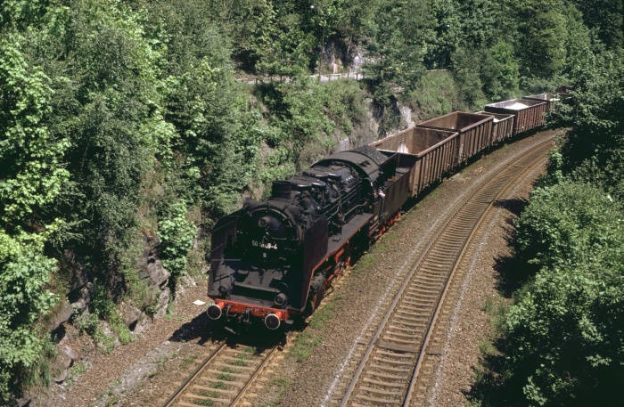 50&nbsp;1849 mit Güterzug Aue->Zwickau bei Hartenstein, 04.06.1985