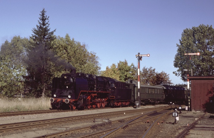 50&nbsp;849 mit Sonderzug in Schöneck, am 26.10.1985