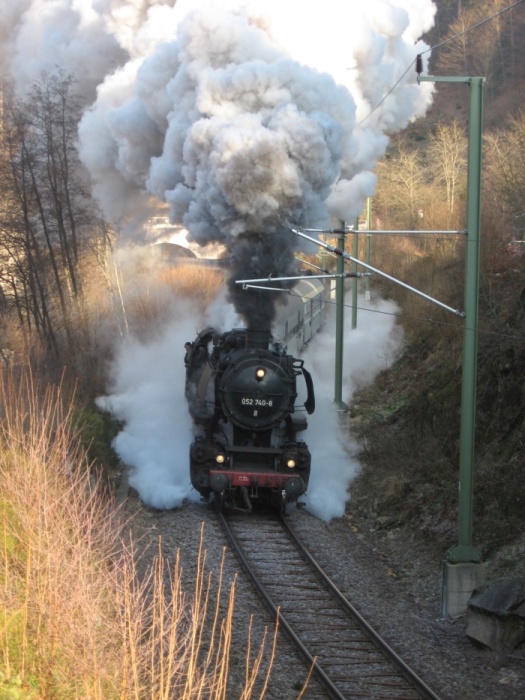 50&nbsp;2740 mit dem UEF-Sonderzug DPE&nbsp;39246 nach Baiersbronn in toller Bergfahrt im Murgtal vor Schönmünzach, um 13:03h am 29.12.2008