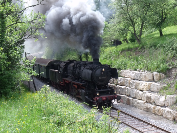 50&nbsp;2740 mit Personenzug Schorndorf->Welzheim zwischen Oberndorf und Klaffenbach, um 16:36h am 16.05.2010