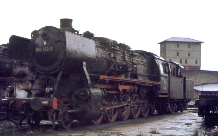 050&nbsp;778 im Bw Northeim, fotografiert im April 1976