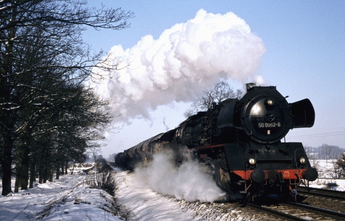 50&nbsp;0070 wieder Fahrtrichtung Wittenberge und wieder nahe dem Bahnübergang, dieses Mal bei km&nbsp;142,3, um 11:30h am 20.02.1978