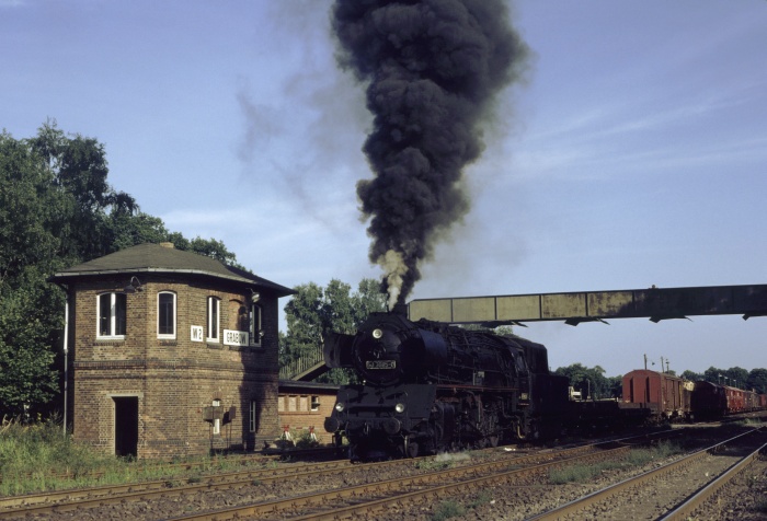 50&nbsp;3685 mit Ng&nbsp;61852 Ausfahrt Grabow, am 15.08.1983