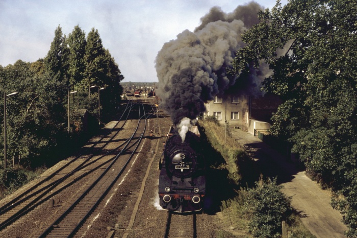50&nbsp;3624 mit Güterzug nach Parchim Ausfahrt Ludwigslust, 01.10.1983
