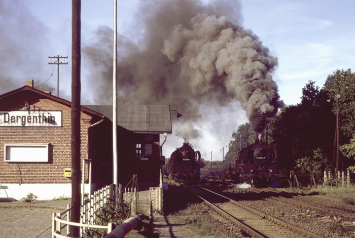 50&nbsp;3637 mit Dg Ausfahrt Dergenthin an 50&nbsp;3642 vorbei, 01.10.1983