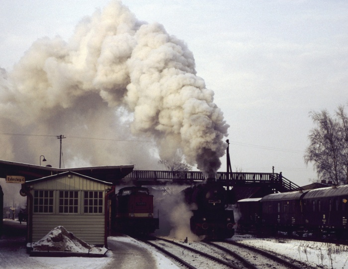 50&nbsp;3624 mit Ng&nbsp;61851 Ausfahrt Ludwigslust, 17.12.1983