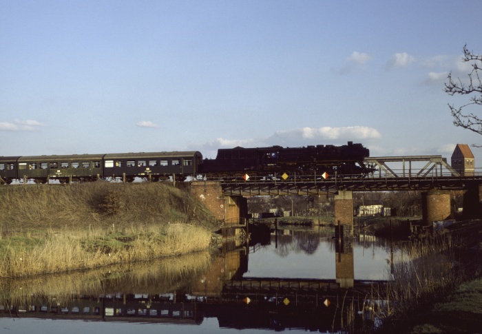 50&nbsp;3570 mit P&nbsp;15434 Einfahrt Parchim, 18.04.1984