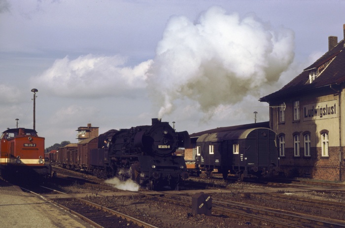 50&nbsp;3685 mit Ng&nbsp;61851 Ausfahrt Ludwigslust, 11.10.1984