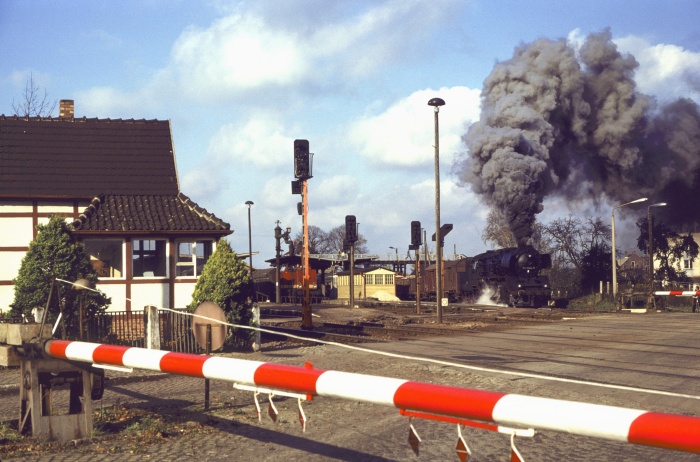 50&nbsp;3624 mit Ng&nbsp;61851 Ausfahrt Ludwigslust, 27.10.1984