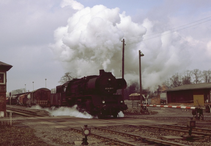 50&nbsp;3638 mit Ng&nbsp;61851 Richtung Wittenberge Ausfahrt Grabow, um 12:07h am 15.03.1985