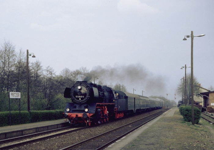50&nbsp;3545 mit Sonderzug Durchfahrt Prizier, 07.04.1990