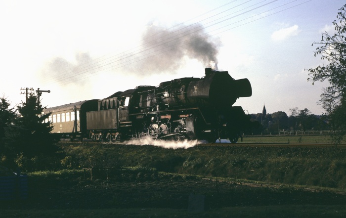 50&nbsp;3701 mit P&nbsp;6450 hinter Kusey, 25.10.1982