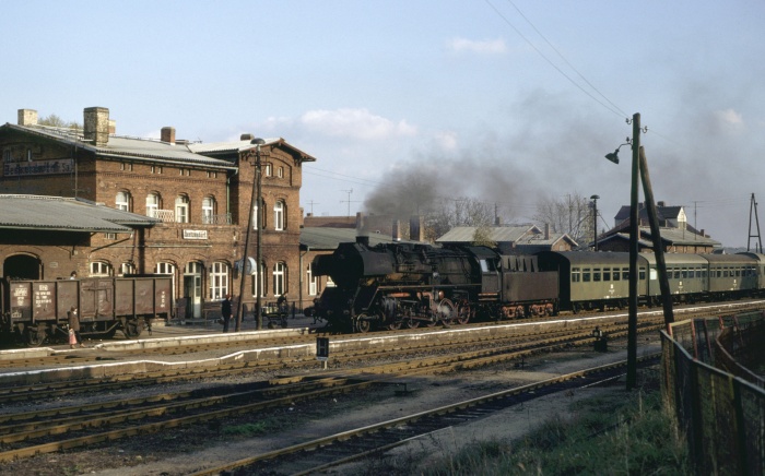 50&nbsp;3701 mit P&nbsp;6450 in Beetzendorf, 25.10.1982