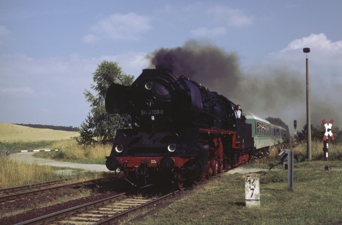 50&nbsp;3708 mit RB&nbsp;37572 in Börnecke, 17.07.1999