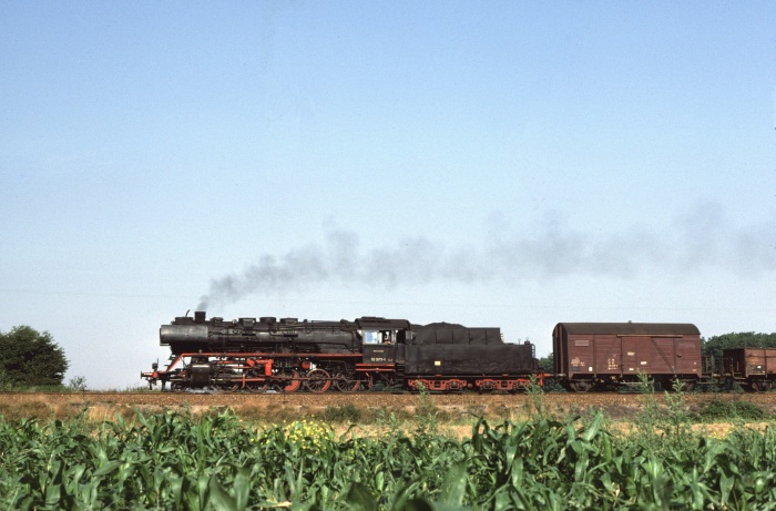 50&nbsp;3673 mit Übergabegüterzug bei Großvoigtsberg, 21.08.1978