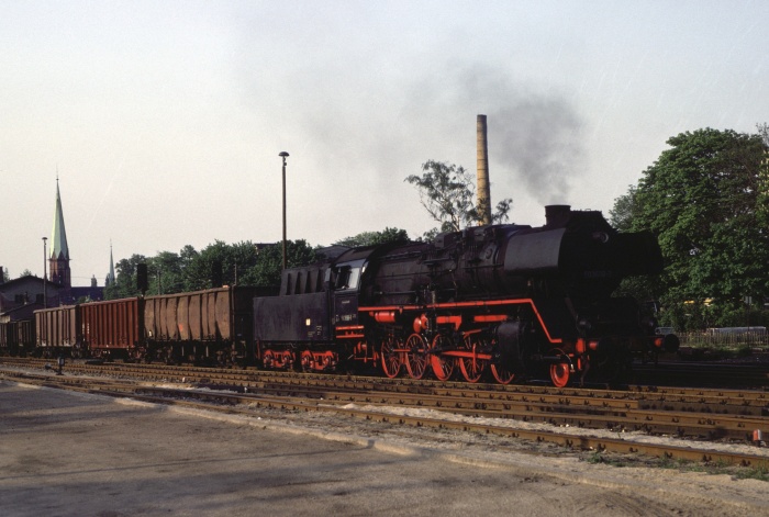 50&nbsp;3698 vor Güterzug in Hainichen, 17.05.1983