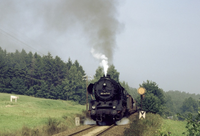 50&nbsp;3671 mit schwerem Ng&nbsp;66333 hinter Lengenfeld, 26.08.1983