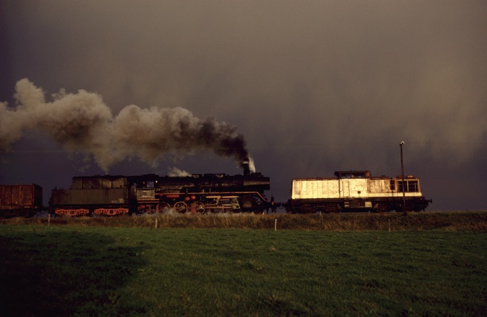 110&nbsp;451 + 50&nbsp;3671 vor Ng&nbsp;66335 Richtung Falkenstein bei Ebersbrunn, um 19:24h am 03.09.1983