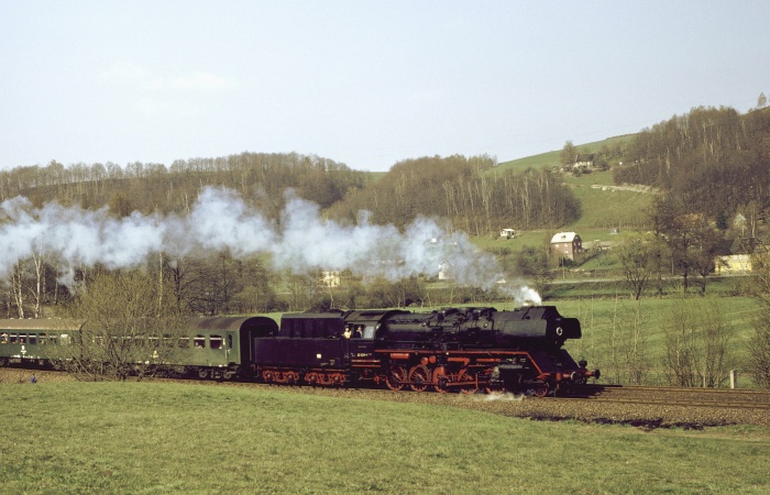 50&nbsp;3519 mit P&nbsp;3605 bei Wilkau-Haßlau, 29.04.1984