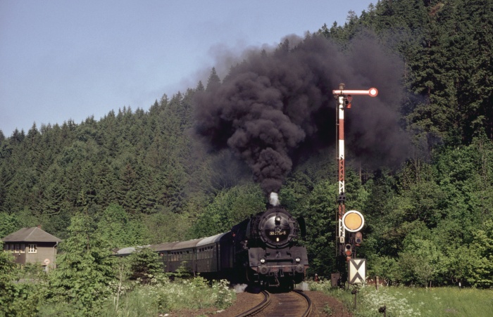50&nbsp;3616 mit P&nbsp;9675 hinter Antonsthal, 03.06.1985