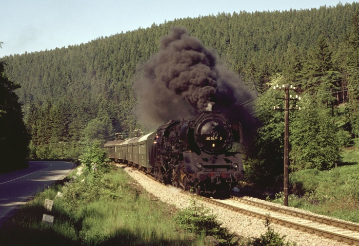 50&nbsp;3616 mit P&nbsp;9675 hinter Erlabrunn, 03.06.1985