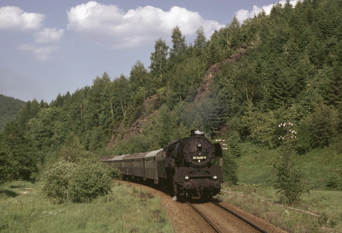 50&nbsp;3600 mit P&nbsp;9675 hinter Breitenbrunn, 04.06.1985