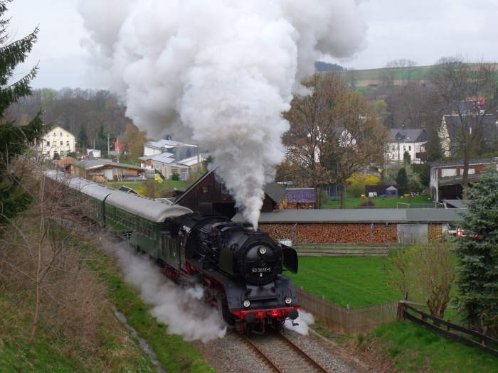 50&nbsp;3616 mit dem “Pz&nbsp;91600” nach Annaberg-Buchholz, an der Ausfahrt von Markersbach, um 9:51h am 23.04.2016