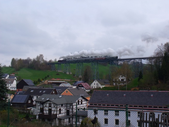 50&nbsp;3616 mit Pz&nbsp;91600 auf dem Markersbacher Viadukt, um 9:56h am 23.04.2016