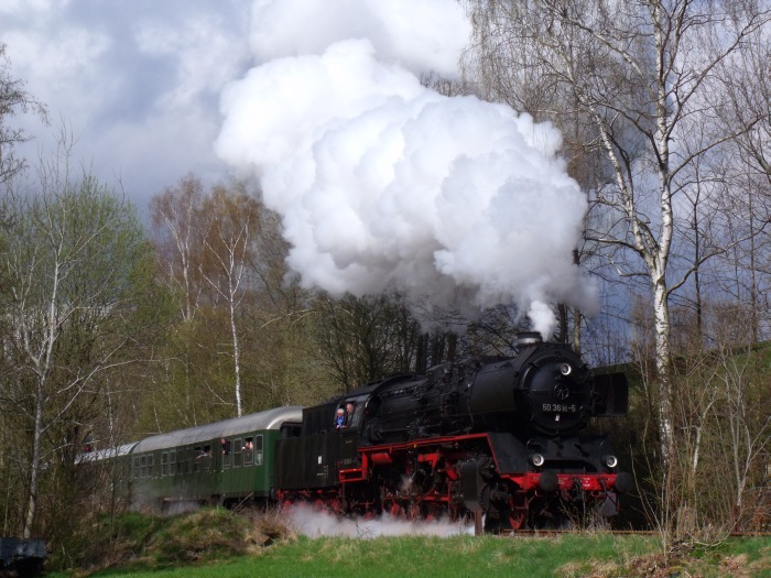 50&nbsp;3616 mit Pz&nbsp;91602 direkt an der Ausfahrt vom Bahnhof Walthersdorf, um 15:27h am 24.04.2016