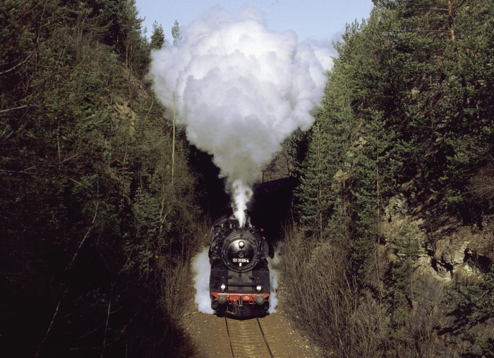 50&nbsp;3688 mit N&nbsp;6924 im Einschnitt bei Angelroda, 19.03.1993