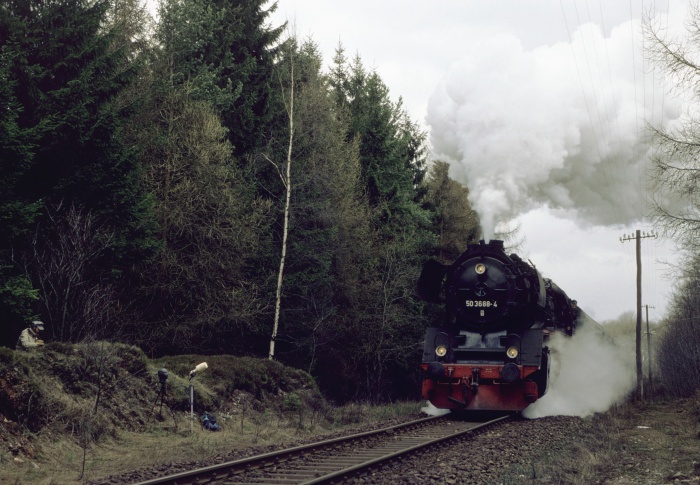 50&nbsp;3688 zieht N&nbsp;14787 hinter Möhrenbach, 21.03.1995